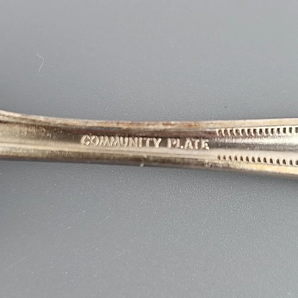 Vintage Set of 9 Oneida Community Teaspoons Plate Silverplate  Grosvenor Pattern